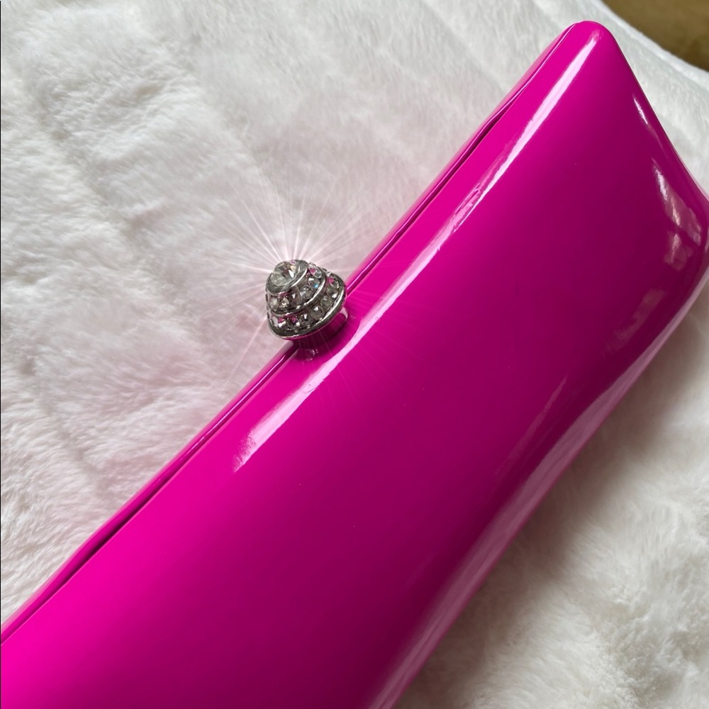 Hot Pink Clutch 🔥 crossbody